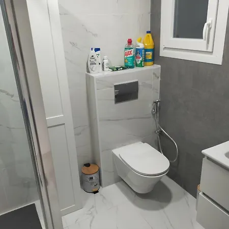 Family-friendly 3br In Central, Near Apartment