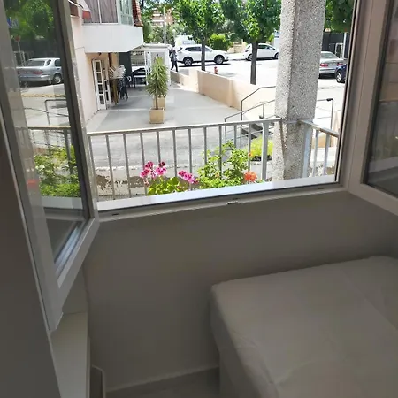 Family-friendly 3br In Central, Near