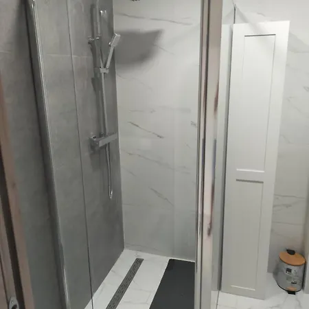 Family-friendly 3br In Central, Near *